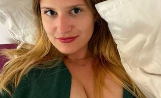 Busty-Ellie
