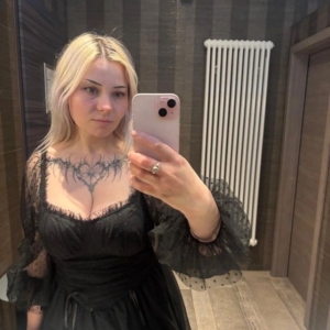 Tightblondegirl