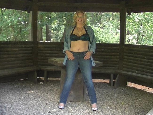 In die Jeans gepi**t,...