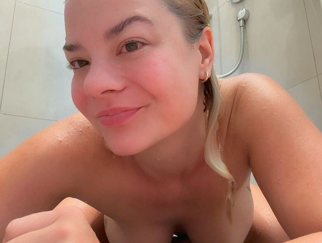 BAD TEENY Action | FEUCHTER TRAUM WIRD WAHR!!! HARCORE SELF fu*k in der fremden DUSCHE