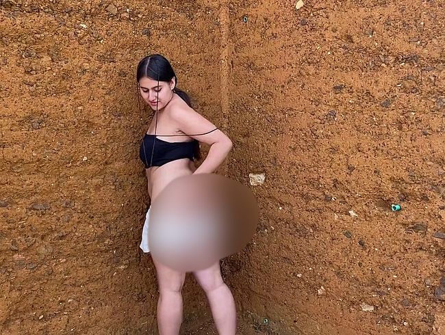 auf eine Pyramide spri**en