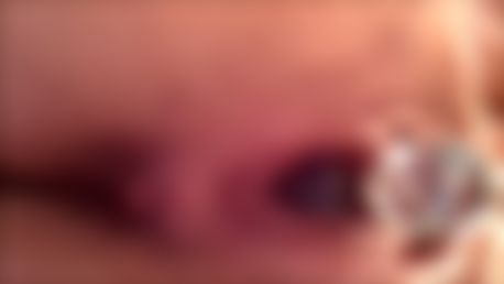 Bella ist geil und spielt mit sich!