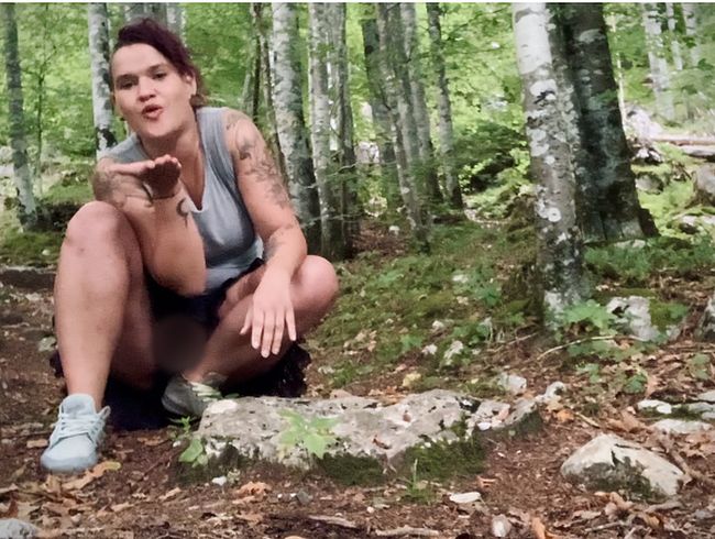 pin**ln auf dem Waldspaziergang