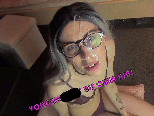 Nerd-Girl vollgewi**st! - sper*afresse lut**ht & wird besamt