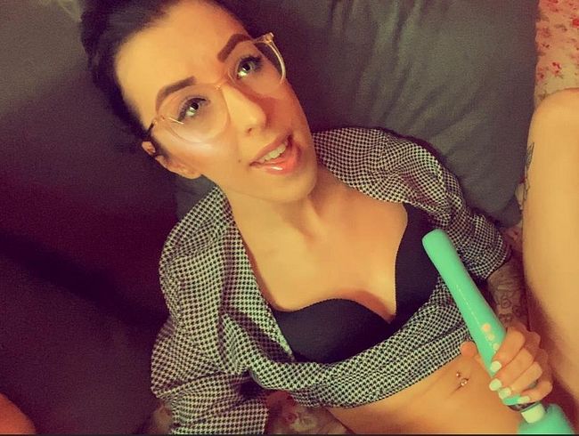 Süßes Teen-Girl in den ars** gefi**t und vollgespri**t (2/2)