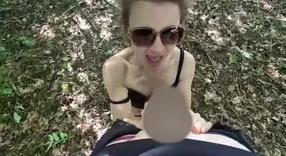 Beim Inlineskaten, am Waldrand hat sie voll Lust seinen schw**z zu bla*en und gefi**t zu werden