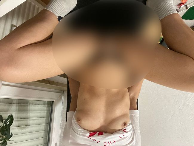 Schreibtischstuhl wird nass gespri**t, von heißen dil*ospielen