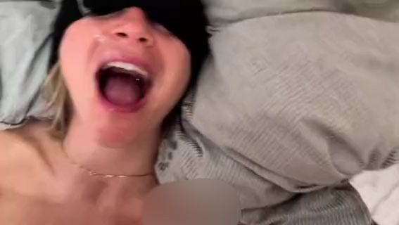 schw**zgeil - Gesichtsfi** - bl*wjob - facefu*k - fi**en - strippen