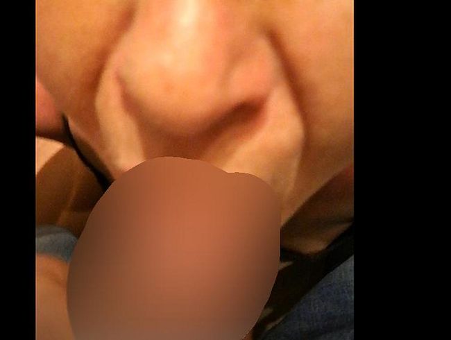 Ist es dein schw**z den ich bla*e?