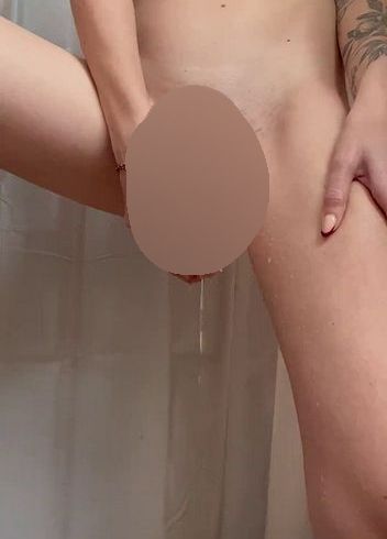 Geile Erlösung in der Dusche, NS während der Selbstbefrie***ng