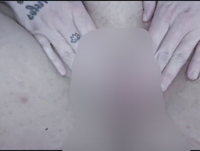 Ich streichle meine Pu**y für dich. Hast du nicht Lust es zu übernehmen?