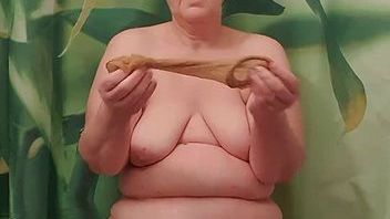 Nylons vollgepi**t und damit herumgespielt