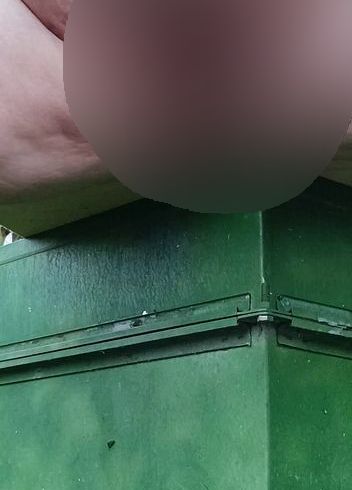 pi**en bei Freunden im Garten