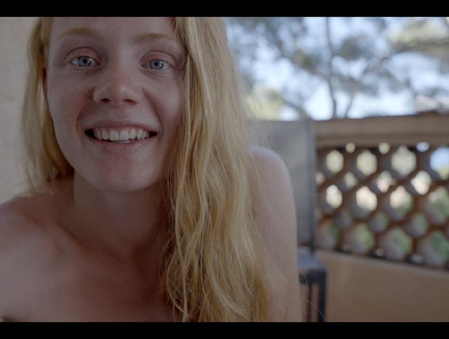 Ich befriedige mich selbst auf dem Balkon im Ferienhaus!!!