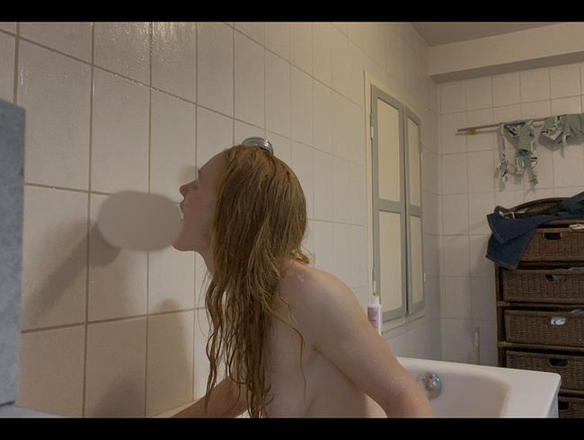 Neuer lebensechter dil*o rettet mich beim Duschen!!!