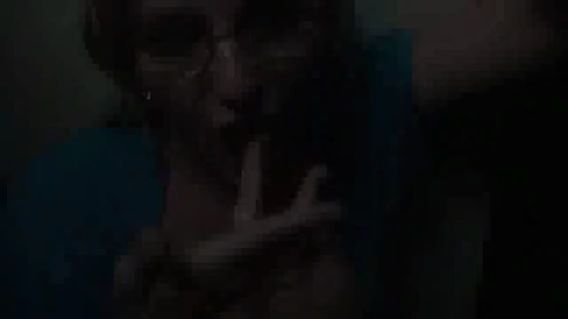 Glory Hole. Komm steck dein schw**z durch das Loch