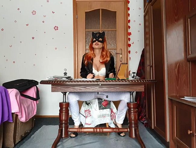 Natalia Boss schrieb am Tisch