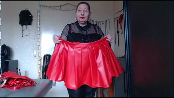 rotes Lederröckchen