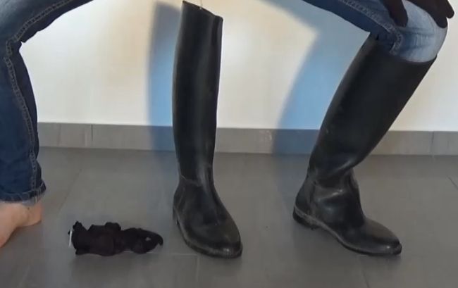 User Wunsch Video mit Jeans und Stiefeln