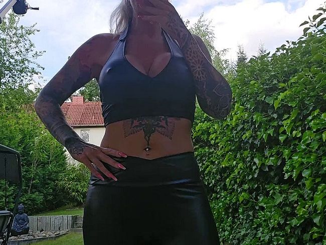 Wunschvideo - rauchen im Lederoutfit (kein Ton)