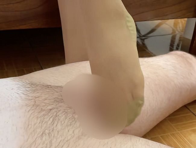 s*xy Teenager gibt einen öligen foot**b und bekommt sper*a auf ihre s*xy Zehen und Fußsohlen.