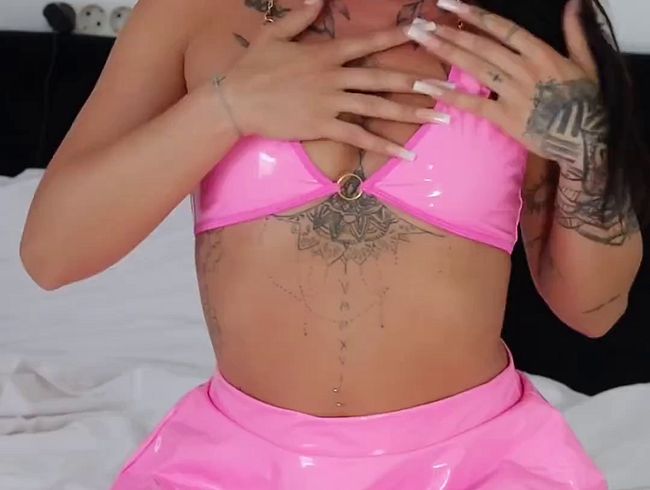 sag mir wie sehr du es möchtest das ich dir mein sa*t ins Gesicht spri**e