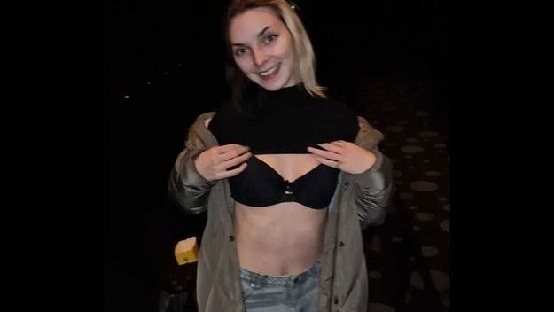 Im Kino blank gezogen!! Hättest du mich gern erwischt...?