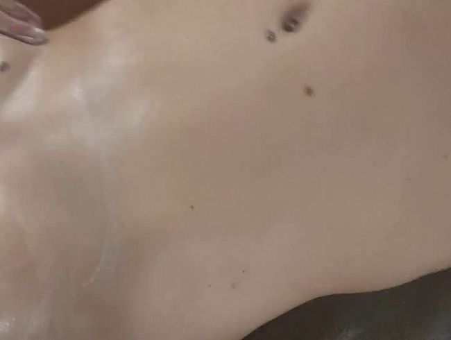 schön geil meine ti*ten einreiben..