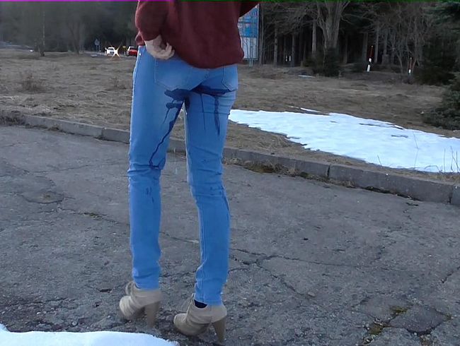 PUBLIC pi**WALK-TSUNAMI in HighHeels & Jeans im Neubaugebiet