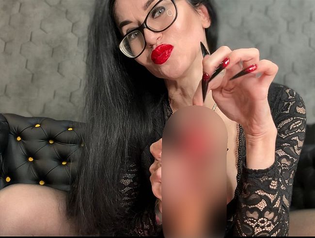 Heiße, schwarze, lange Nägel, scharfe Krallen und freche hand**bs mit Spucke