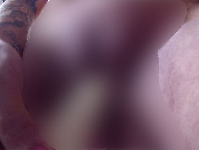 Ich fi**e meine geile dicke fleischige fi**fo**e…