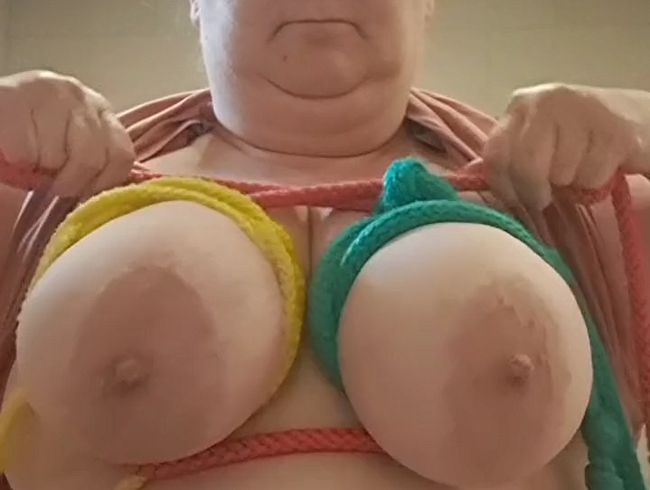 Brüste abbinden mit mehreren Seilen ???