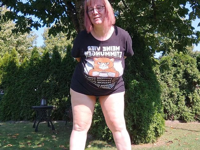 Ölen und Duschen draußen im Garten