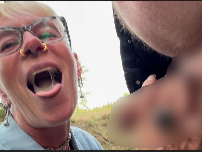 Im Wald hab ich ihn Abgesaugt mmmmm lec*er