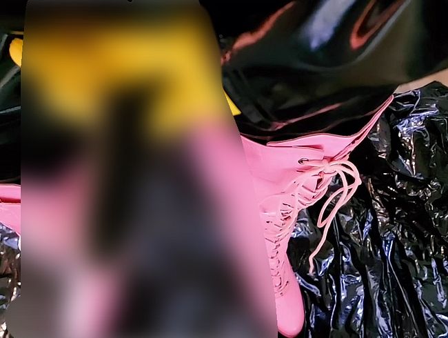 Ich fi**e dein ars**loch mit dem str*pon und gelbe Gummihandschuhe