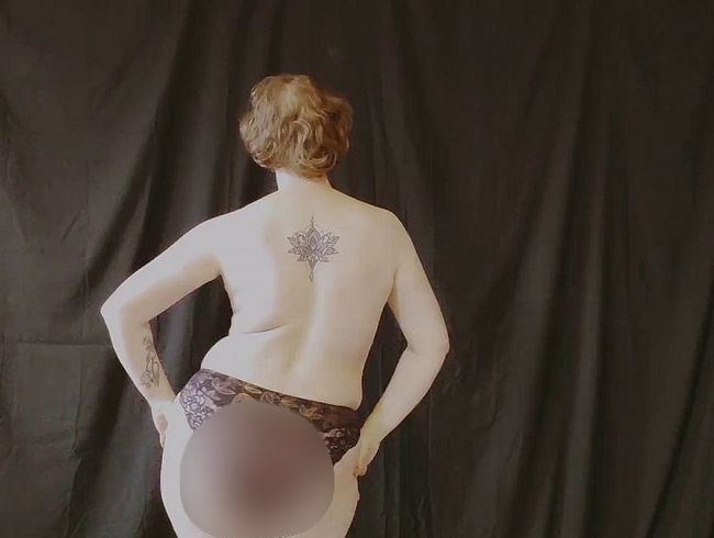 Ich erwecke mein Rückentatoo zum Leben! Hab mal ein bisschen meine Dancemoves trainiert.