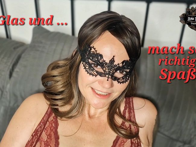 Hab keinen Mann zur Hand... Ich bes**ge es mir mit einem Glasdil*o und dem Plug im ars**!