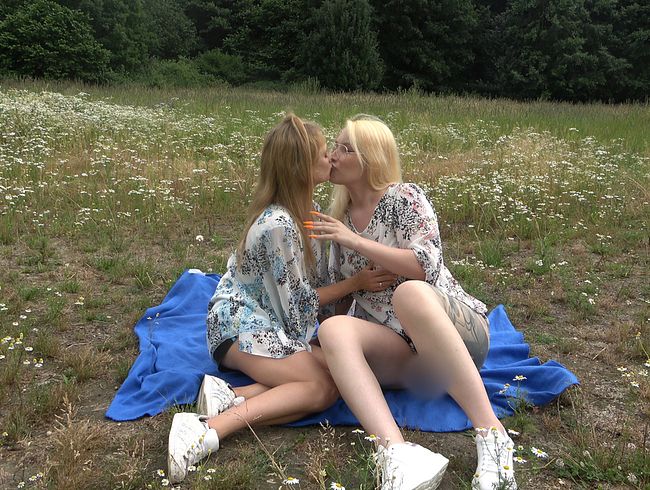 Meine Freundin und ich brauchen es jetzt Puplic! Egal wie viele uns sehen!!!