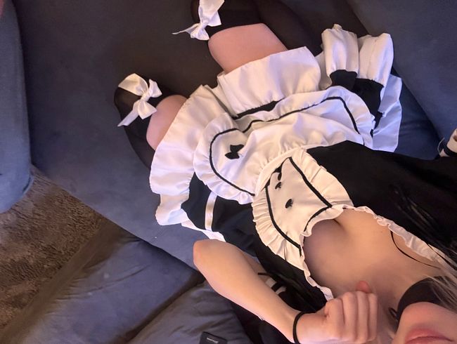 Maid squirted und wird von ihrem Meister erzogen bis er auf ihr Gesicht wi**st