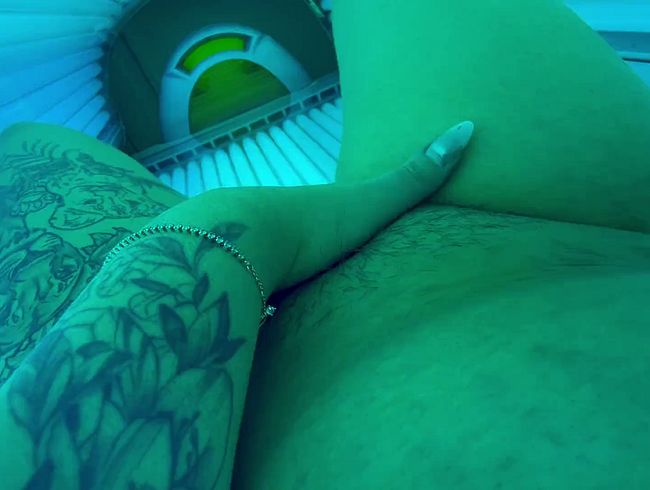 Horny & total geil im Solarium ich fin**re mich ???