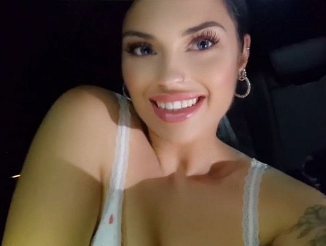 Dreist Im Auto auf dem Supermarkt Parkplatz! Geil selbst bes**gt