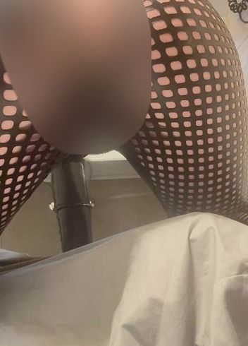 ana*spiele in Lochleggings…Reißverschluss auf und…