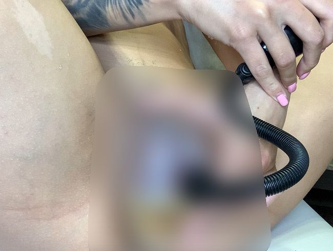 Ihre musc** aufgepumpt und in die Pumpe gepin**lt