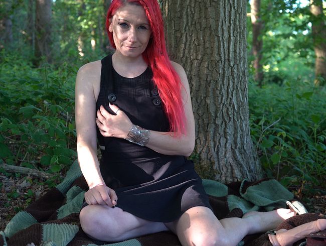 Gummi fi**schw**z auf Waldlichtung