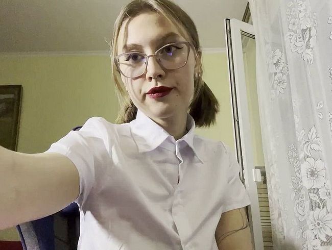 Ich mache meine Hausaufgaben von der Universität. Wirst du mir helfen?)(Ohne ton)