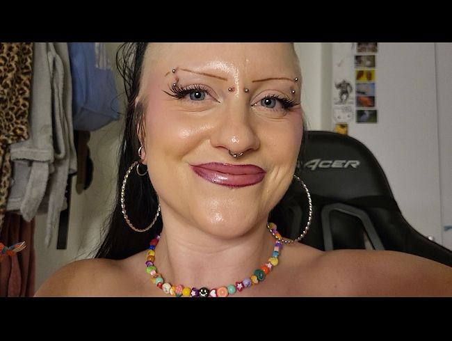 Spontan, authentisch, humorvoll, chaotisch - ich masturbiere & teile meine heißen Gedanken mit euch!