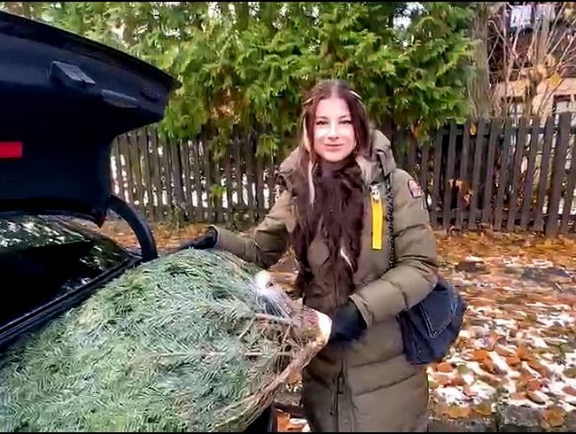 OMG! per***ser Passant hilt beim Christbaum tragen und wird fett belohnt !!!