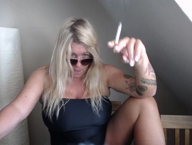 s*xy Smoking in my Swimsuit - s*xy rauchen im Badeanzug