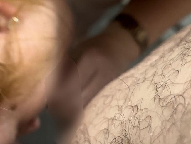 Sieh zu wie ich seinen schw**z bla*e