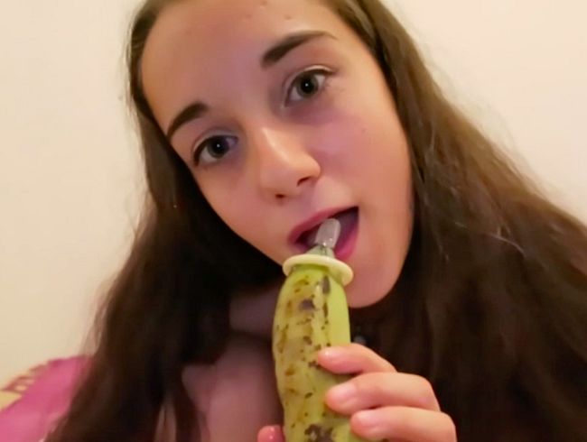 Toy Play: Ich stecke mir eine Banana in meine enge Pu**y